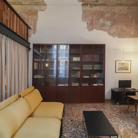 Apartment Melusina Fresco Historical Center