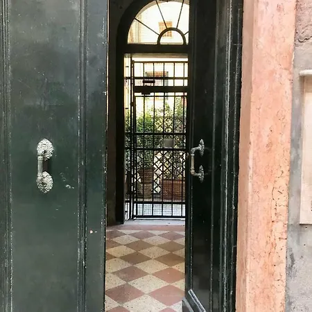 Apartment Melusina Fresco Historical Center *